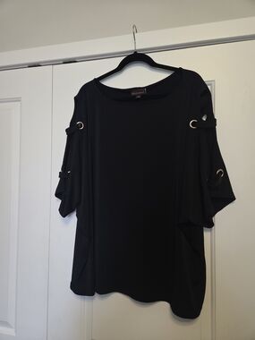 BOLD Elements Black Cold-Shoulder Ring Detail Top